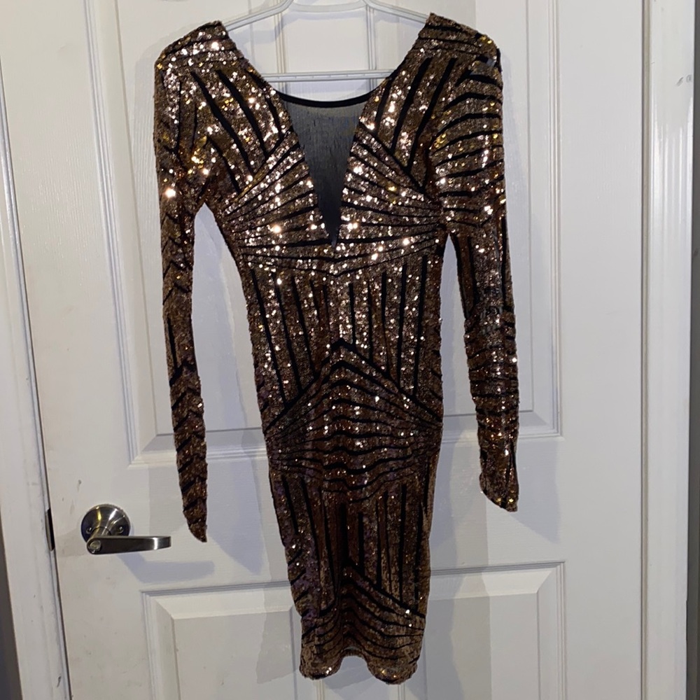 Sequin party dress, Size small. Gold and black with open back. New.